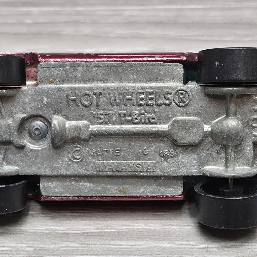 Hot Wheels 1981 - '57 T-Bird red - Malaysia